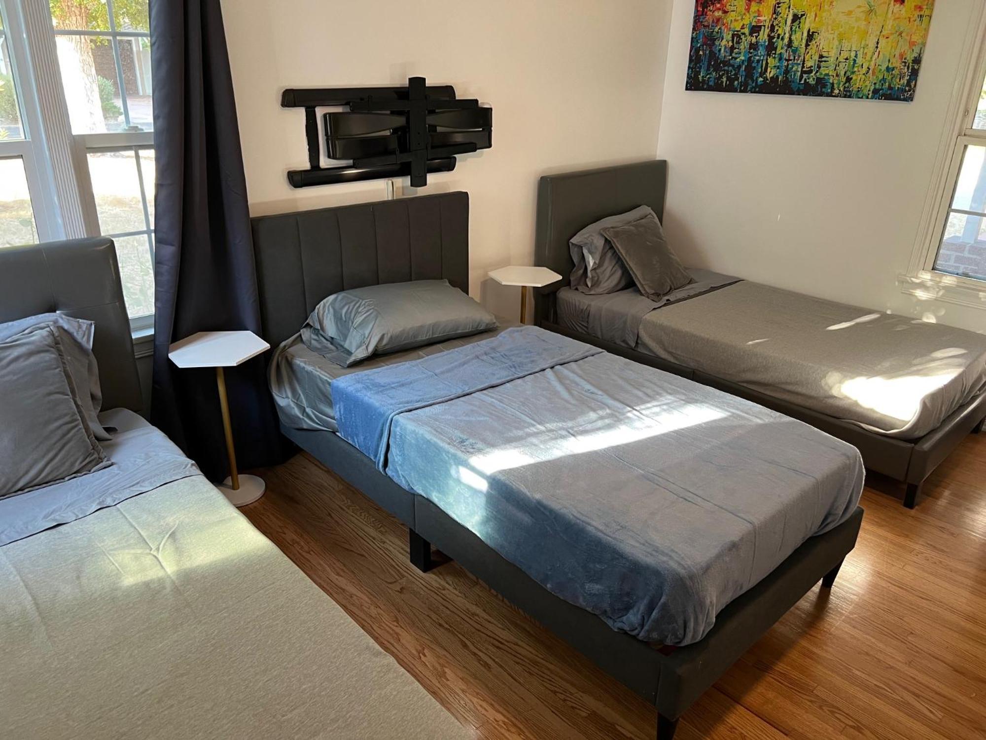 Luxury Piano In Near Universal & Hollywood For 8 *
